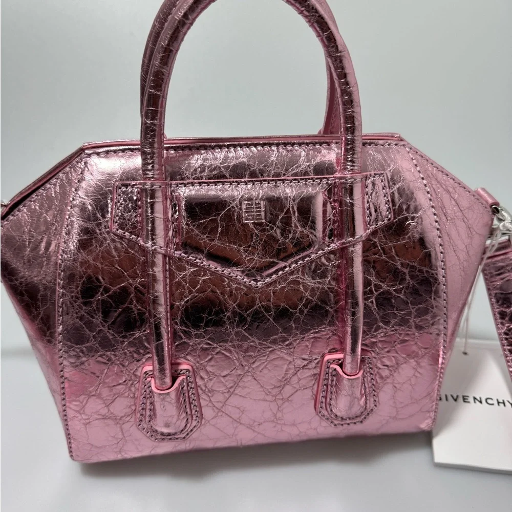 Givenchy Antigona Lock Bag in Laminated Leather Pink - Picture 3 of 7